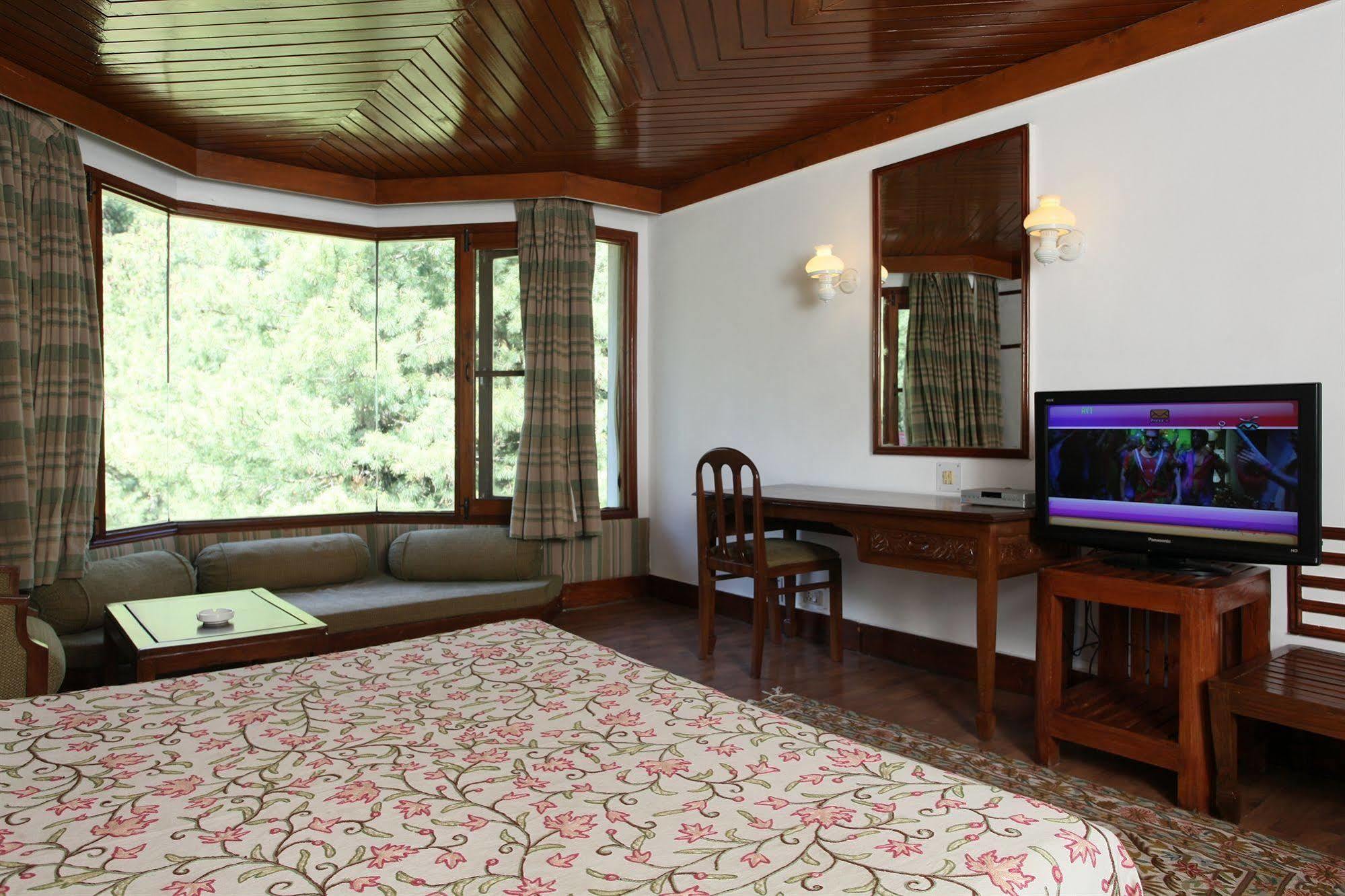 Senator Pine N Peak Hotel Pahalgam Exterior photo
